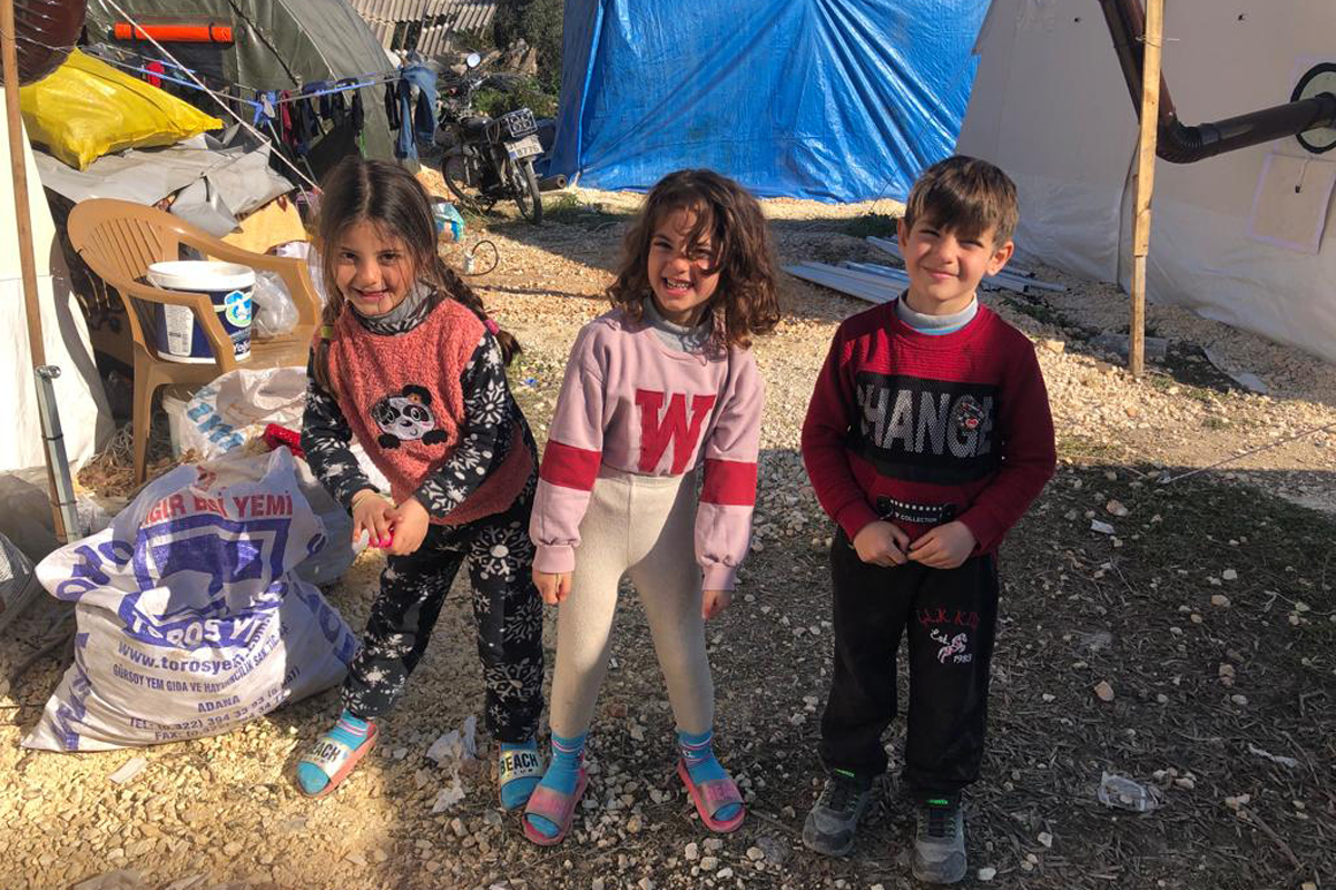 Children at a camp in Turkiye