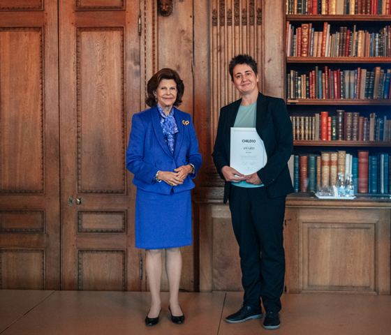 Marijana Savic from NGO Atina with the Queen of Sweden