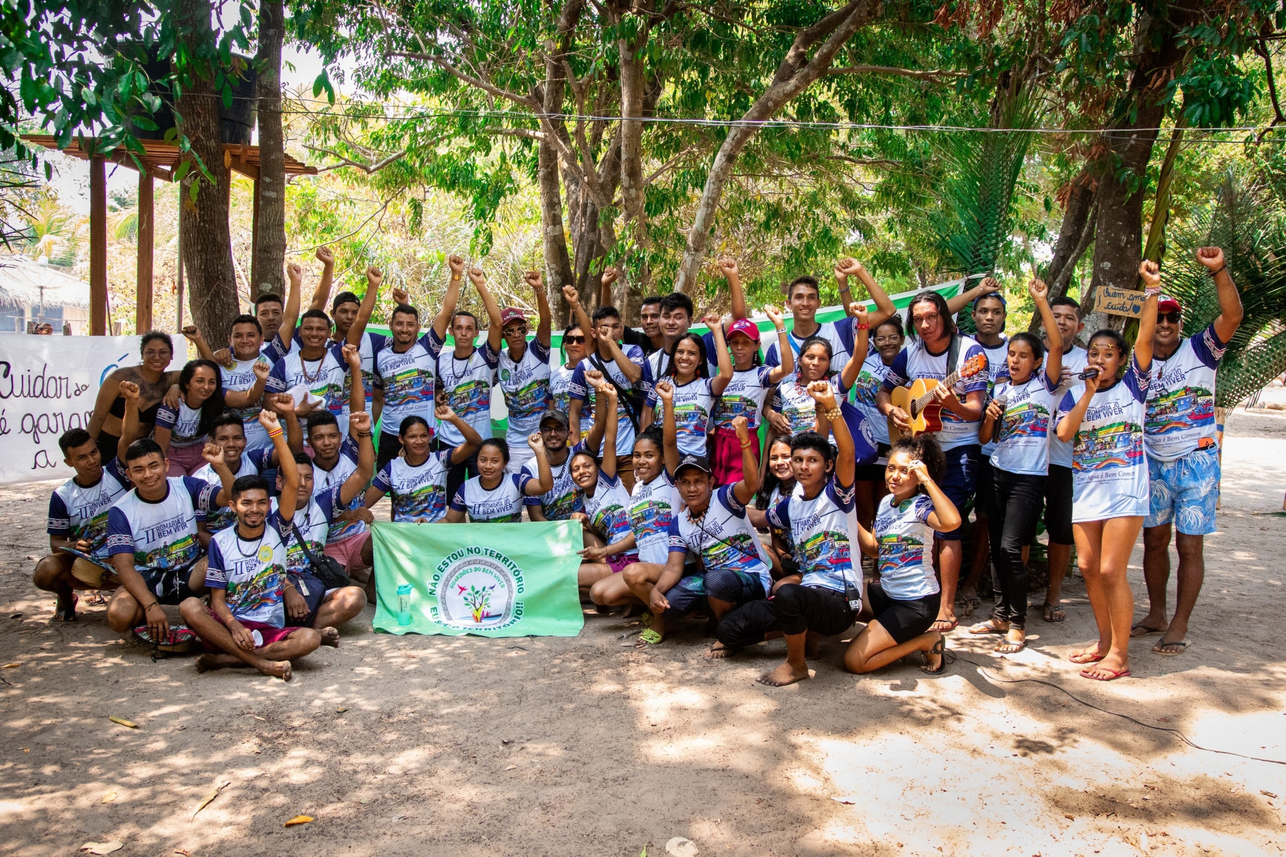 Participants posing for a group photo. © Coletivo de Juventudes Guardiões do Bem Viver